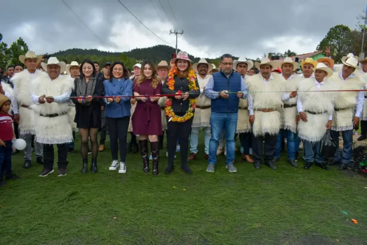 Inaugura Ayuntamiento pavimentación en la comunidad El Escalón, en SCLC