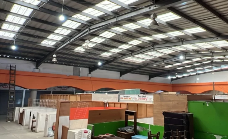 Refuerzan iluminación y seguridad en el Mercado de la Zona Norte