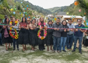 Inauguran pavimentación con concreto hidráulico en la comunidad Taza de Agua
