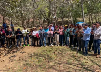 Fabiola Ricci recorre tuberías de agua y fortalece acuerdos en San Cristóbal