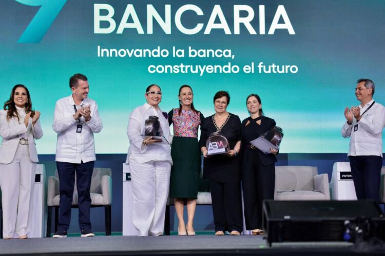 Celebra Claudia Sheinbaum compromiso de la Banca de incrementar créditos al sector privado