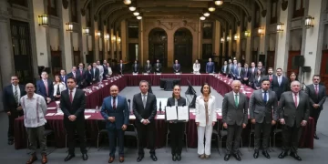 Gasolina regular mantendrá su precio en menos de 24 pesos