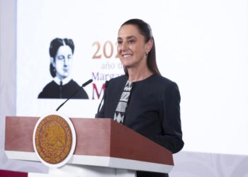 Claudia Sheinbaum conversa con Gustavo Petro, presidente de Colombia
