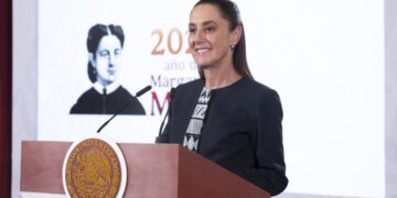 Claudia Sheinbaum conversa con Gustavo Petro, presidente de Colombia