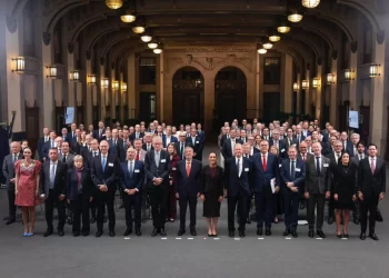 Claudia Sheinbaum recibe a más de 100 directores ejecutivos de empresas nórdicas en Palacio Nacional