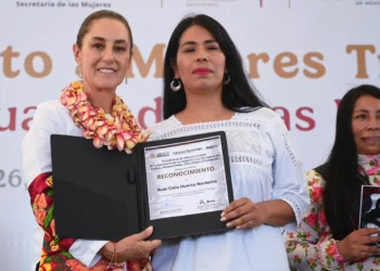 En Oaxaca, Presidenta reconoce a mujeres traductoras 