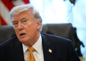 Trump critica falta de apoyo para proteger petroleros en Ormuz en plena guerra con Irán