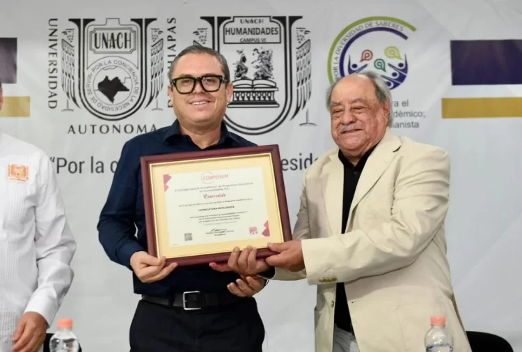 Entregan segunda acreditación nacional a la Licenciatura en Filosofía de la UNACH