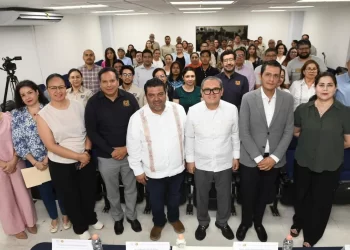 Impulsa UNACH el conocimiento sobre las Microcredenciales y la IA