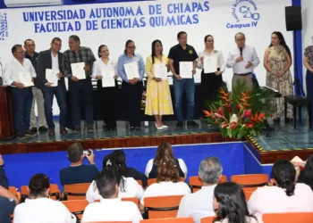 Entregan reconocimientos a docentes de la UNACH que se suman al modelo Educativo Humanista Intercultural