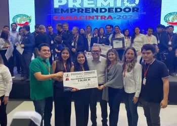 Obtienen estudiantes de la UNACH segundo lugar en el Premio Emprendedor Canacintra 2026