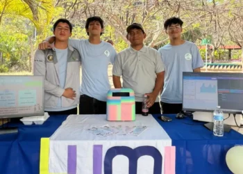 Estudiantes del Cecytech van al nacional con robot para apoyo neurológico