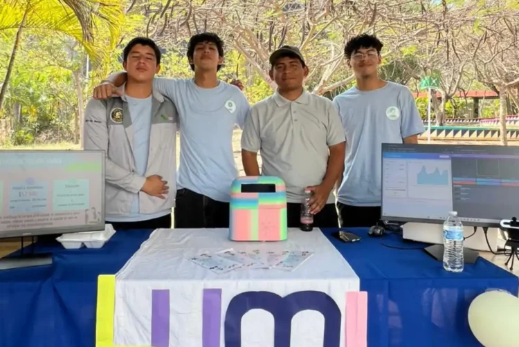 Estudiantes del Cecytech van al nacional con robot para apoyo neurológico