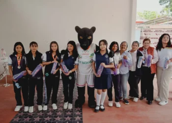 Cecyt 07 Tapilula acerca su oferta educativa a estudiantes de secundarias de la región