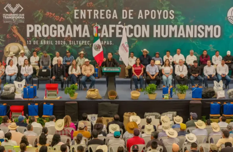 Eduardo Ramírez lleva apoyos del programa Café con Humanismo a cafeticultores de la Sierra