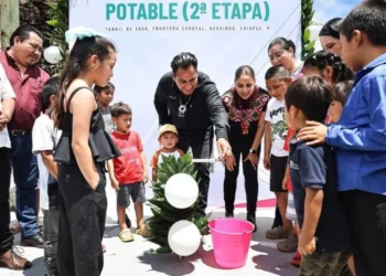 Eduardo Ramírez Aguilar inaugura sistema de agua potable en Frontera Corozal, Ocosingo