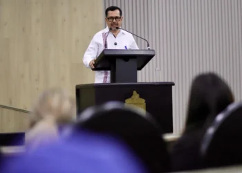 Recuerda Mario Guillén al profesor José Artemio López Aguilar en su natalicio