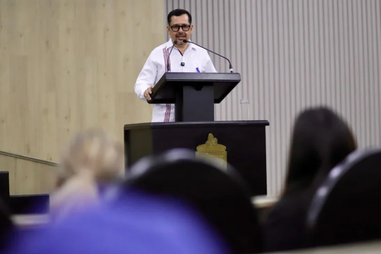 Recuerda Mario Guillén al profesor José Artemio López Aguilar en su natalicio