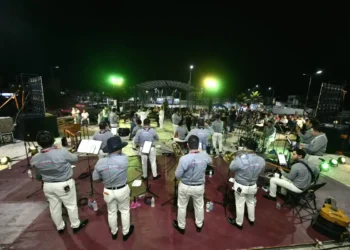 Espectacular presentación de la Orquesta Paz y Humanismo en Puerto Madero 