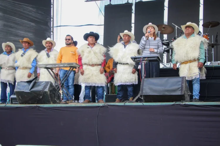 Fabiola Ricci fortalece cercanía con comunidades durante festividades en el Ejido Los Llanos