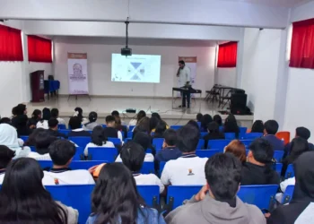 Ayuntamiento de San Cristóbal impulsa vocaciones científicas con conferencia sobre mecatrónica