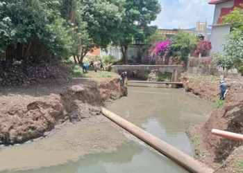 Refuerzan limpieza urbana tras primeras lluvias en San Cristóbal