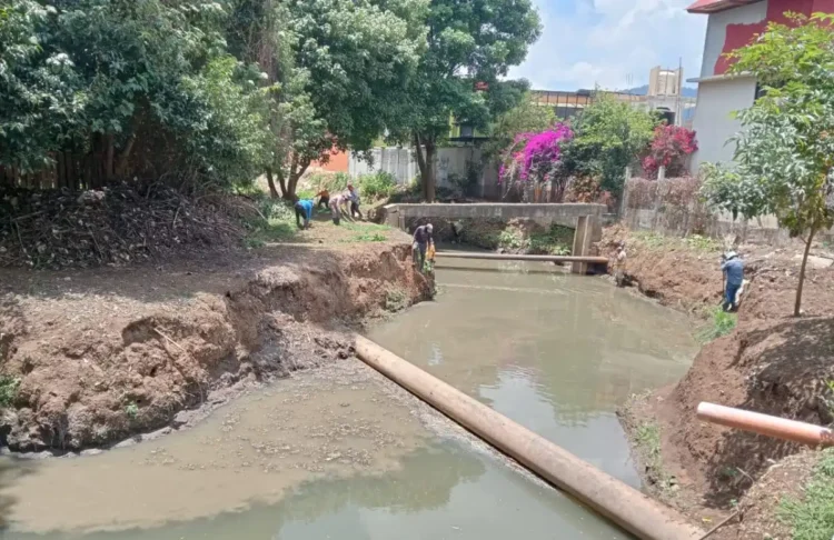 Refuerzan limpieza urbana tras primeras lluvias en San Cristóbal