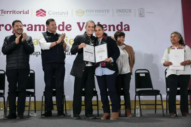 Presidenta entregó escrituras, viviendas e inauguró una universidad y el Primer Polo de Bienestar