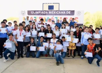 Premian en la UNACH a los ganadores de la fase estatal de la olimpiada mexicana de matemáticas