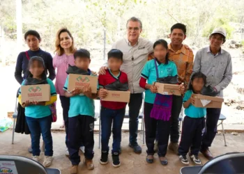 Paco Chacón lleva el programa “A Paso Firme” a niñas y niños de Tierra Colorada