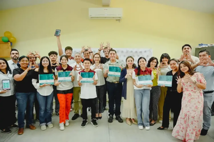 Presentan primer círculo de alfabetización para personas sordas en Chiapas