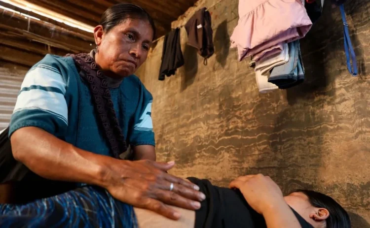 Señala Salud estatal: Parteras atienden 38 % de nacimientos en Chiapas