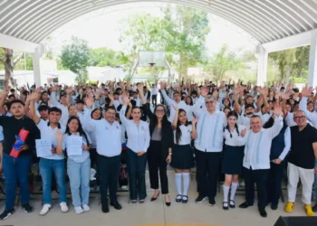 Reconocen logros de alumnas y alumnos del Cobach