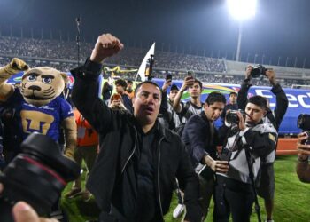 Efraín Juárez celebra una Final de Liga MX con técnicos mexicanos en el Pumas vs Cruz Azul
