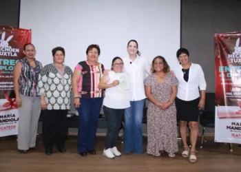 Entregan diplomas a emprendedoras egresadas de los cursos “Hecho en Tuxtla”
