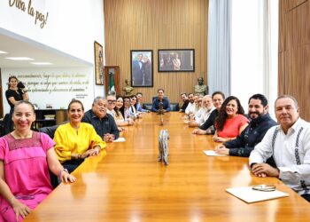Eduardo Ramírez evalúa avances del programa Chiapas Puede