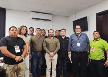 FGE se reúne con gerentes y jefes de seguridad de plazas comerciales de Tuxtla