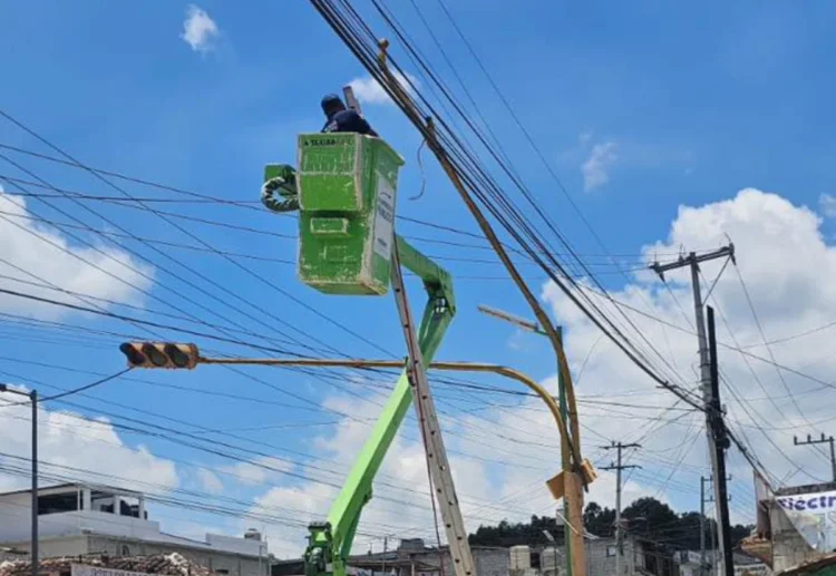 Alumbrado Público fortalece mantenimiento e instalación de luminarias en San Cristóbal