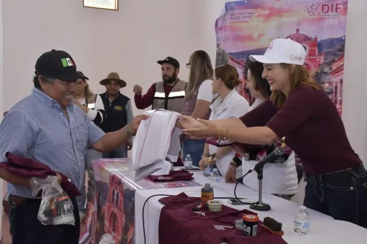 Gobierno de San Cristóbal dignifica labor de aseadores de calzado 