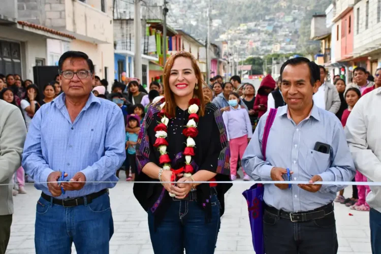 Inaugura alcaldesa Fabiola Ricci obra de pavimentación en la colonia Erasto Urbina