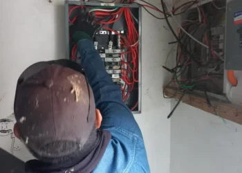 Atienden falla eléctrica en el Mercado del Norte para prevenir riesgos a comerciantes y visitantes