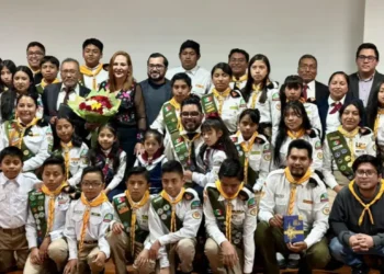Alcaldesa Fabiola Ricci recibe la visita de integrantes de la Iglesia Adventista y Club de Conquistadores