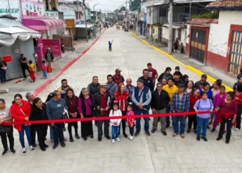 Inaugura Fabiola Ricci la Calzada de la Quinta del Barrio de La Garita en la zona oriente de San Cristóbal