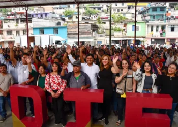 Encabeza Fabiola Ricci emotiva celebración del Día de las Madres en la zona sur de San Cristóbal