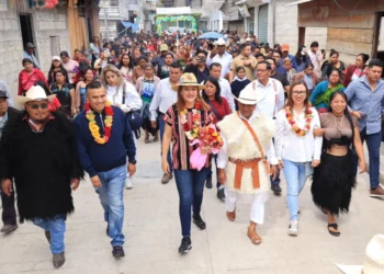 Asiste Fabiola Ricci como invitada de honor a celebraciones por 35 aniversario de la colonia 24 de Mayo
