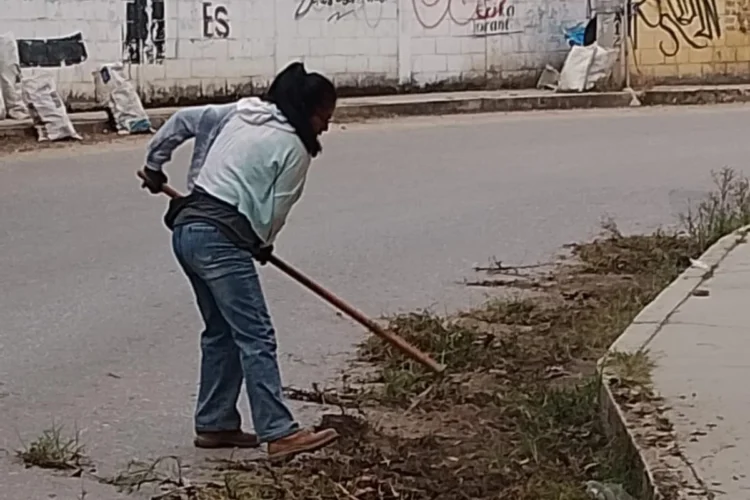 Refuerzan limpieza y desazolve en colonia La Isla ante temporada de lluvias