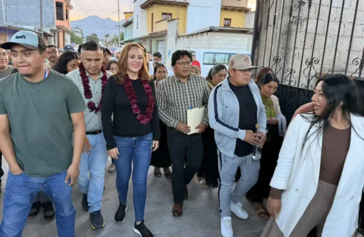 Alcaldesa refrenda compromiso con colonias y anuncia obras prioritarias en Primero de Enero
