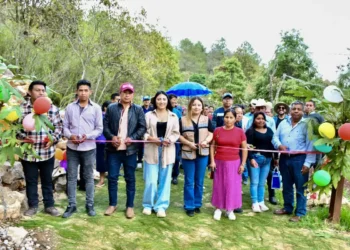 Inauguran rodadas con concreto hidráulico en Cruz Cantulán 