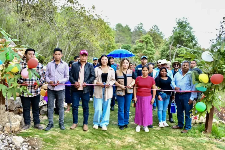 Inauguran rodadas con concreto hidráulico en Cruz Cantulán 