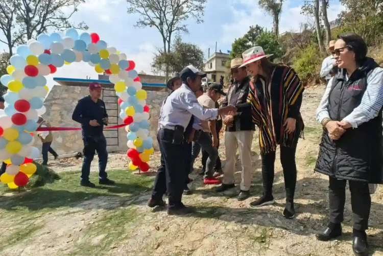 En Anexo Morelos, inaugura Fabiola Ricci tanque de almacenamiento de agua 